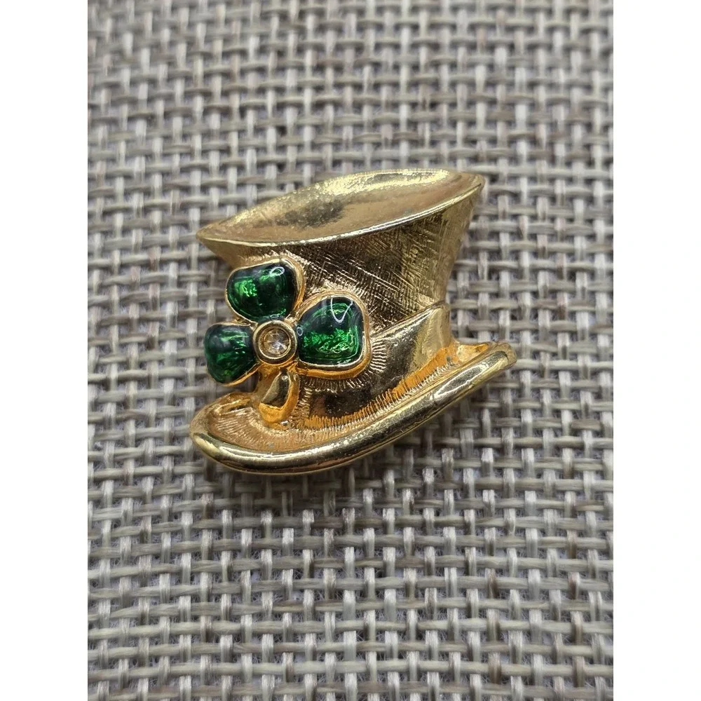 Avon St Patrick's Day Leprechaun Top Hat Shamrock Clover Lapel Pin